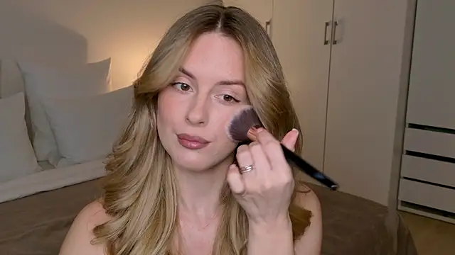 RozzitaBedberry online show from January 18, 1:07 pm