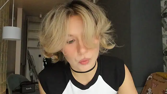 Lilith lutherlow online show from December 15, 1:27 pm