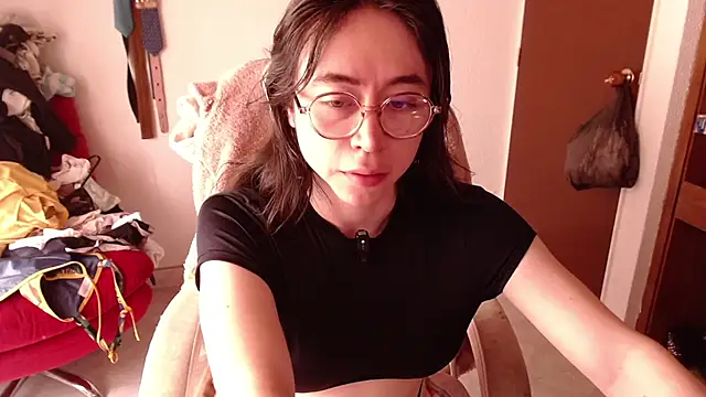 emily pearl  online show from October 27, 4:02 pm