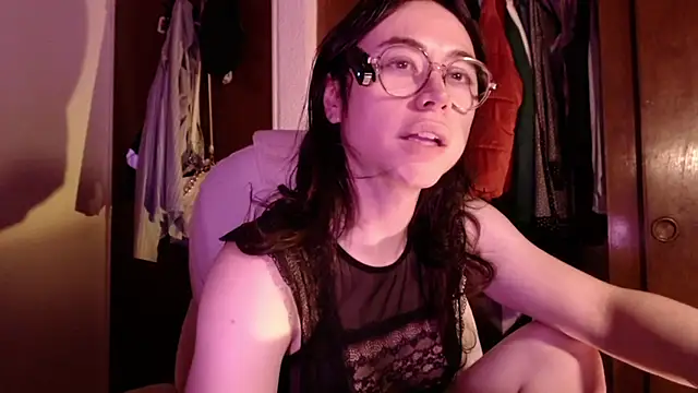 emily pearl  online show from December 21, 11:41 pm