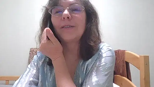 HollyJewel online show from February 26, 7:35 pm