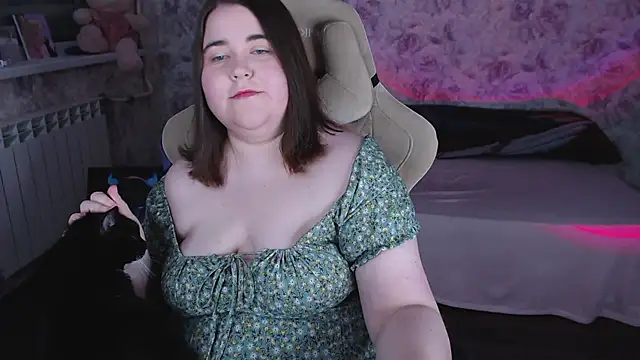 Estelle Hicks online show from April 18, 7:58 pm