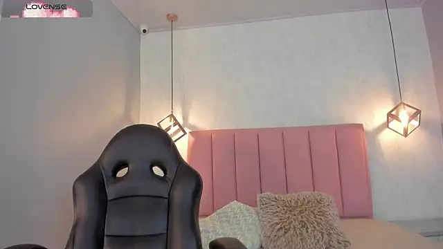 SUNNYCYRUS online show from November 20, 12:50 pm