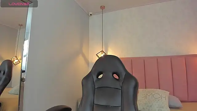 SUNNYCYRUS online show from March 27, 12:50 pm