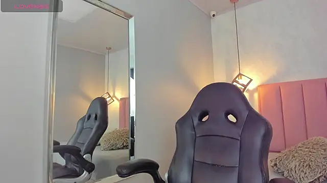 SUNNYCYRUS online show from February 18, 12:26 pm