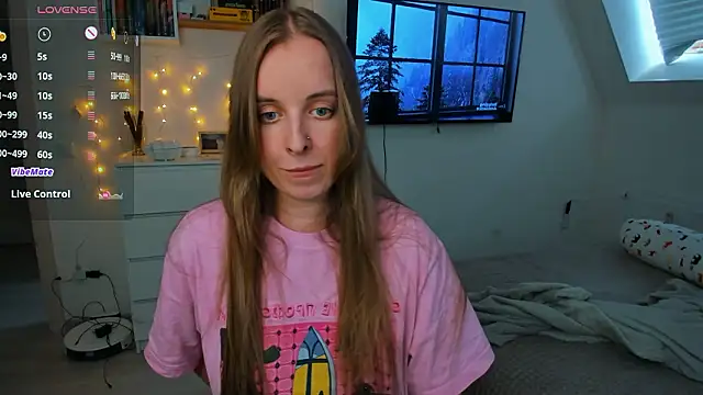 violet blue eyes online show from March 9, 12:52 pm