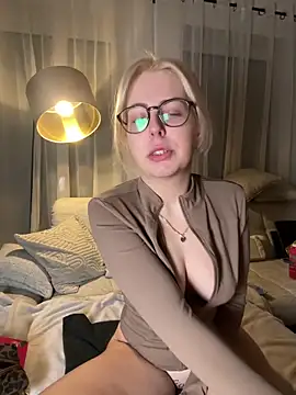 Livewithlucy online show from February 2, 6:56 am