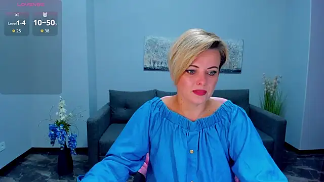 Julia Wilsone online show from September 19, 6:01 am