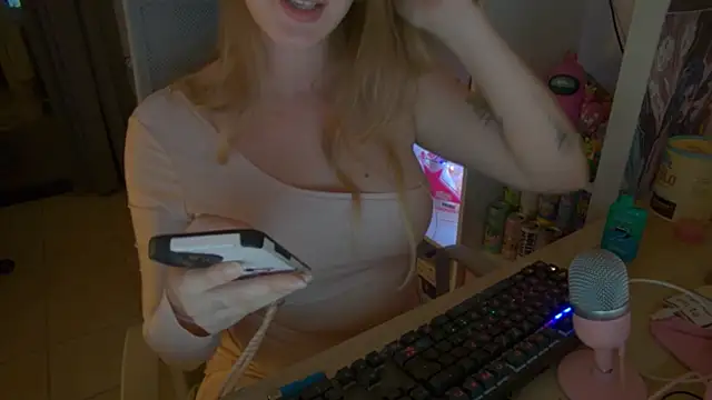 Pinkyladyxxx online show from October 19, 8:00 pm