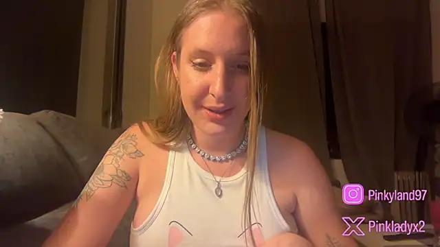 Pinkyladyxxx online show from May 15, 11:18 pm