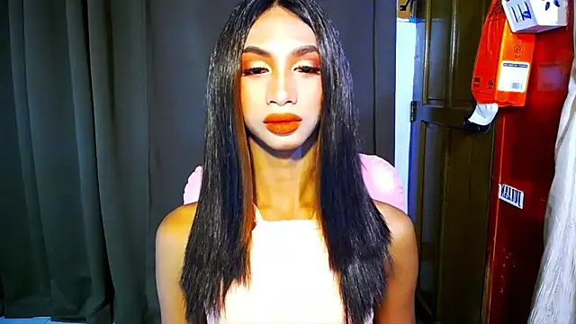 PrettyLatiina online show from October 31, 6:39 am