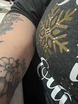 lairarose online show from November 16, 8:27 am