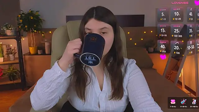 Viola  Shy online show from April 5, 9:14 pm