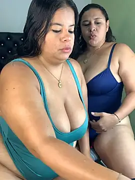 twocurvylatins online show from June 30, 12:37 pm