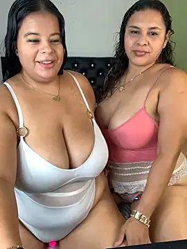 twocurvylatins online show from July 29, 1:00 pm