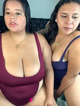 twocurvylatins online show from July 18, 9:06 pm