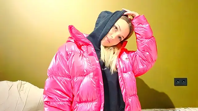 StephanyLuxe online show from December 23, 5:00 am