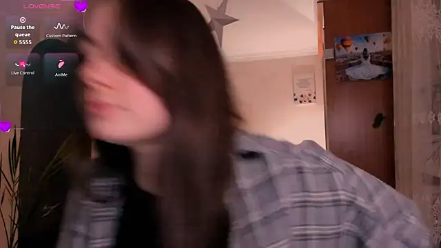 cClandesTina online show from February 5, 8:45 pm