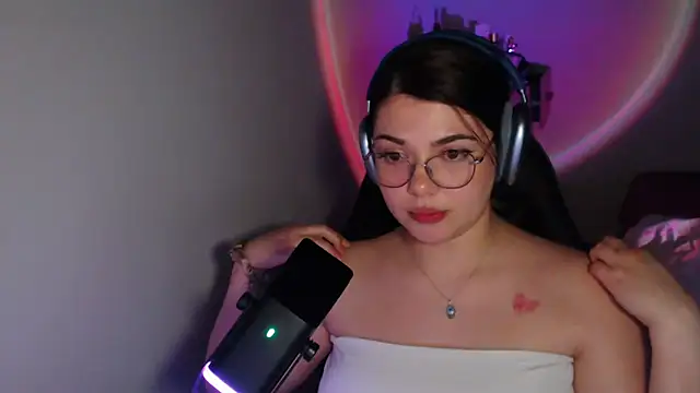 helengilmor online show from April 22, 4:37 pm