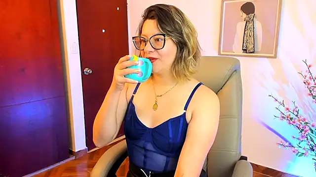 Chanelll Taylorr  online show from September 12, 1:29 pm