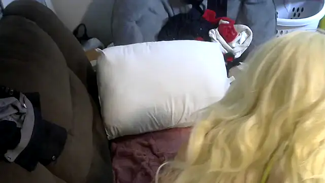 SassyCrystal77 online show from March 18, 6:51 am