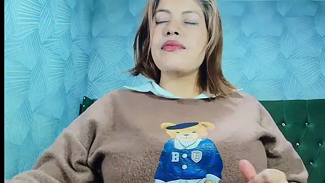 CurvyJulieth online show from May 4, 11:18 pm