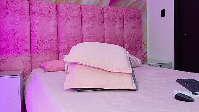 kendal rossi online show from March 7, 12:12 pm