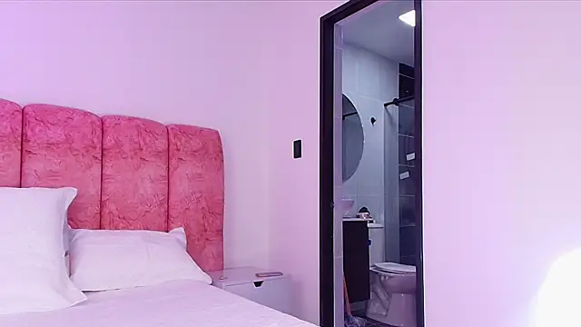 kendal rossi online show from November 4, 12:32 pm