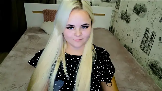 lovely-eyes online show from October 6, 6:45 pm