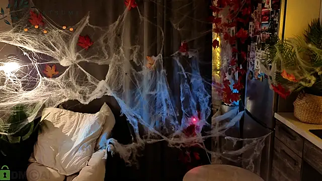 Eva Natsumi online show from October 31, 6:01 pm