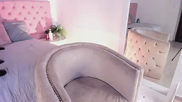 Dapnne  online show from November 12, 1:09 pm