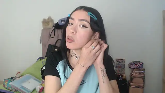 Julieta De Los Angeles online show from April 1, 11:02 pm