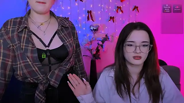 liana kisses online show from April 18, 7:07 pm