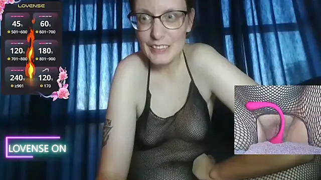 PernillaGirl online show from July 8, 7:27 pm