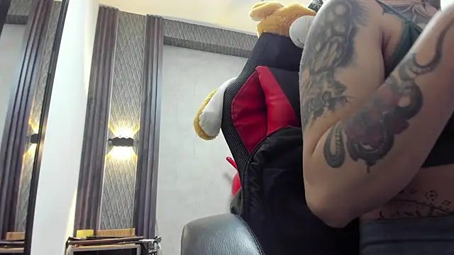 selene red  online show from April 3, 1:25 am