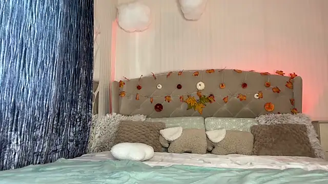 Mika Miller online show from October 12, 1:35 pm