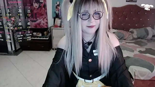 Avril2001 online show from March 18, 5:45 am