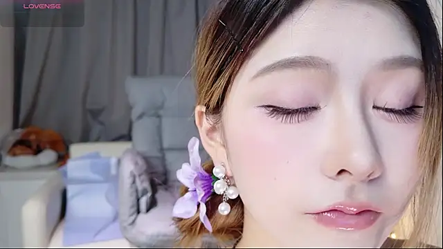 Momoever123456 online show from November 30, 2:32 pm