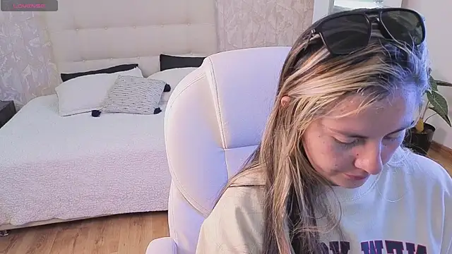 brandy sweet  online show from September 27, 3:30 pm