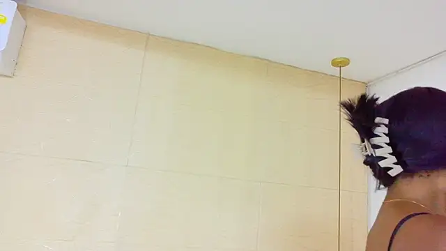 Shamiraa moore online show from December 2, 8:55 pm