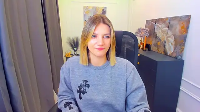 SelenaeMoore online show from April 9, 6:19 am