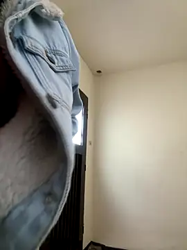 NAUGHTY LITTLE 18 online show from October 10, 9:31 pm