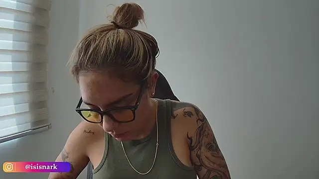 ValkyriaRose online show from January 7, 7:06 pm