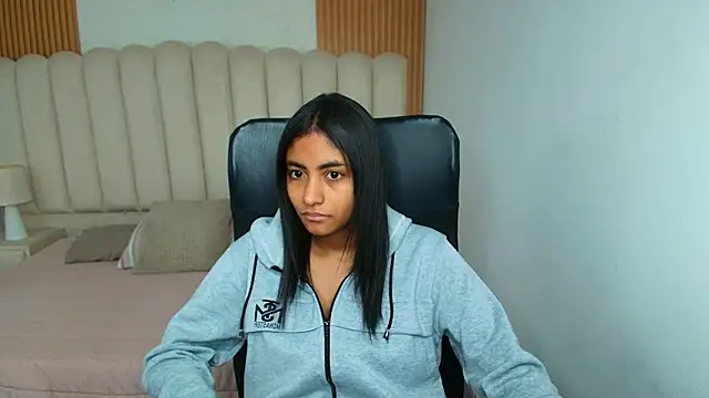 shaneelle online show from February 12, 3:41 am