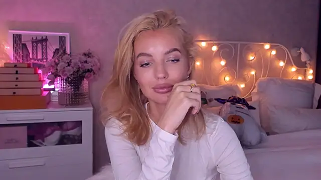 aestetick online show from November 2, 9:34 am