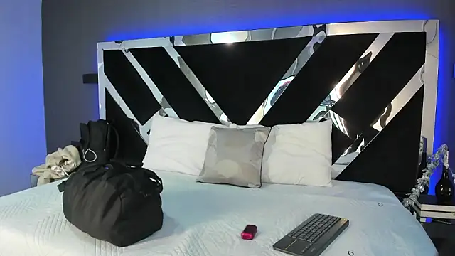 AmmyJones  online show from January 14, 7:30 pm