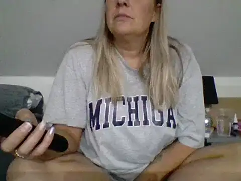 scrummymummy2 online show from October 11, 9:17 pm