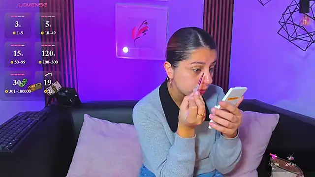 Nahiajhonson  online show from February 4, 1:25 pm