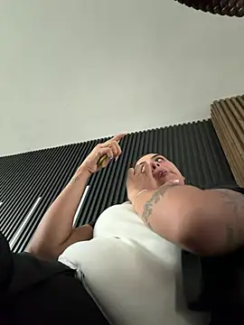 EmmaTorres  online show from April 6, 7:48 pm