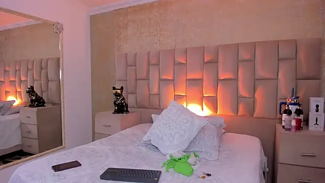 EmmaTorres  online show from October 15, 10:01 pm